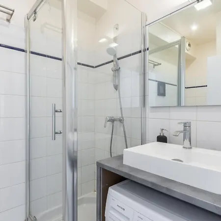 Grand Place - Exceptional Location ! Апартаменты *